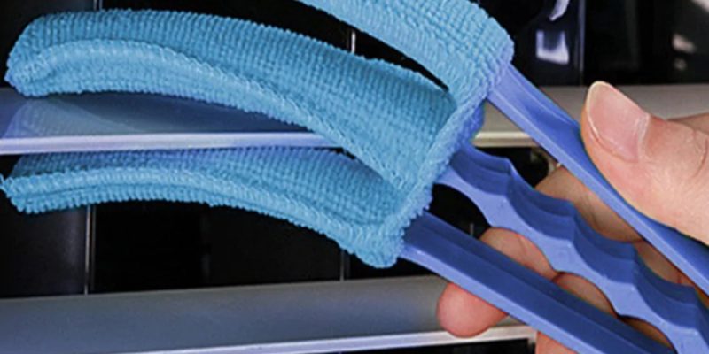 clean Venetian blinds